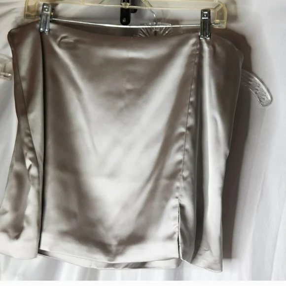 Women's Silver Mini Skirt - Wild Fable Size is XXS - Picture 4 of 14
